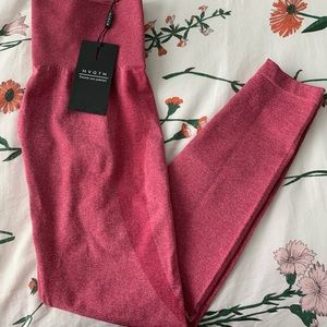 NVGTN Crimson Seamless Leggings
